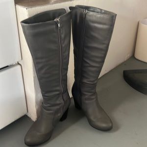 SLIGHTLY USED GEAY COLOR KNEE HIGH BOOTS